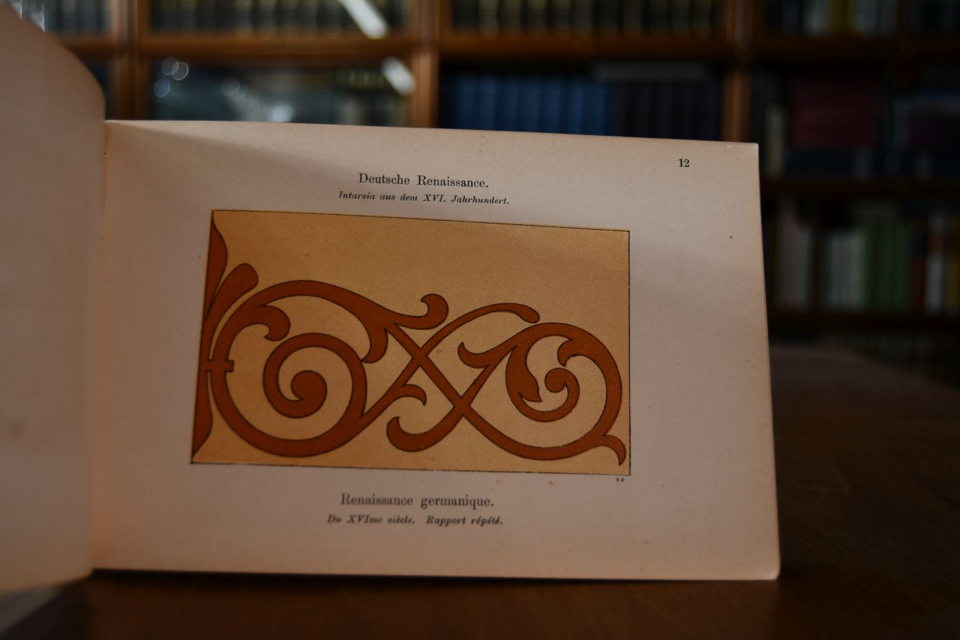 Taschenbuch für Das farbige Ornament zu Schul- und kunstgewerblichen Arbeiten.
