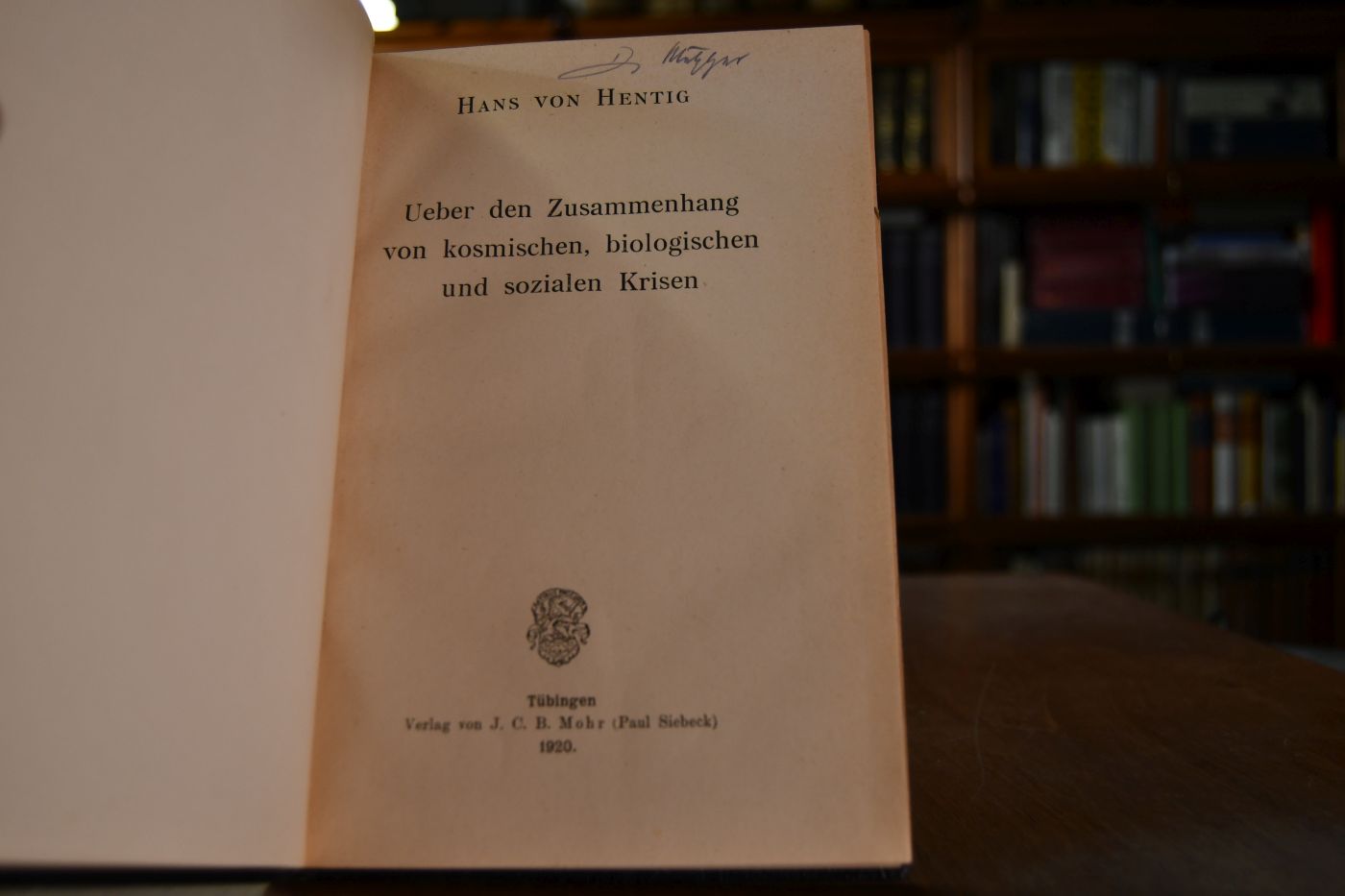 Ueber den Zusammenhang von kosmischen, biologischen und sozialen Krisen.