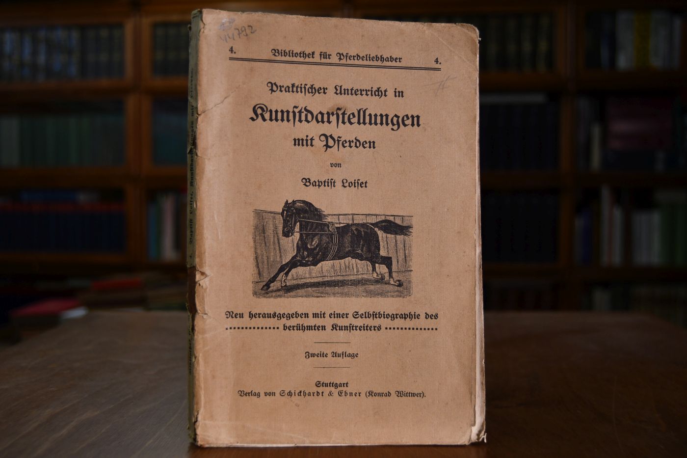 Praktischer Unterricht in Kunstdarstellungen mit Pferden oder Anleitung den Pferden all die Kunstfertigkeiten zu lehren, wie man sie bei den Kunstreitern ausführen sieht.