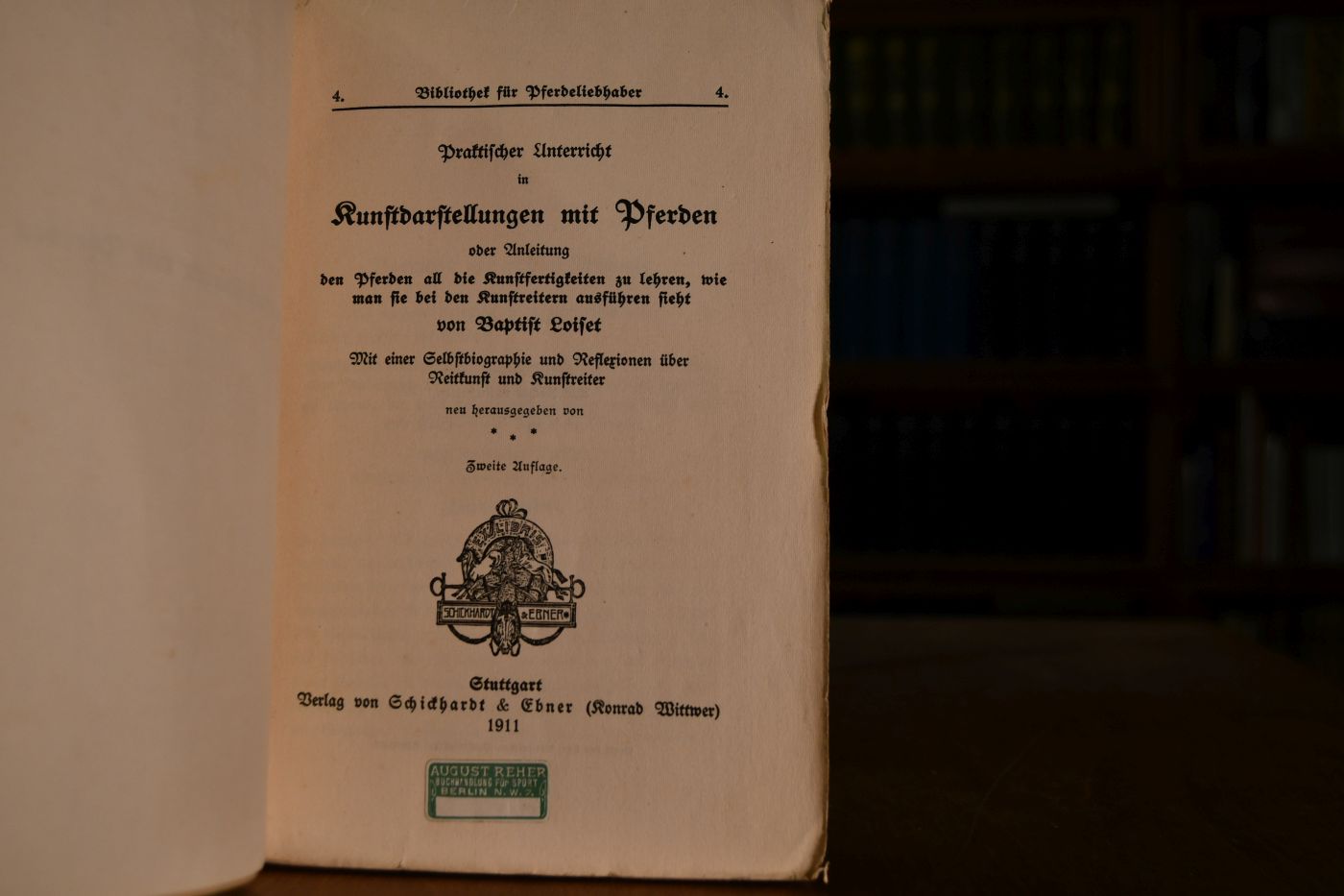 Praktischer Unterricht in Kunstdarstellungen mit Pferden oder Anleitung den Pferden all die Kunstfertigkeiten zu lehren, wie man sie bei den Kunstreitern ausführen sieht.