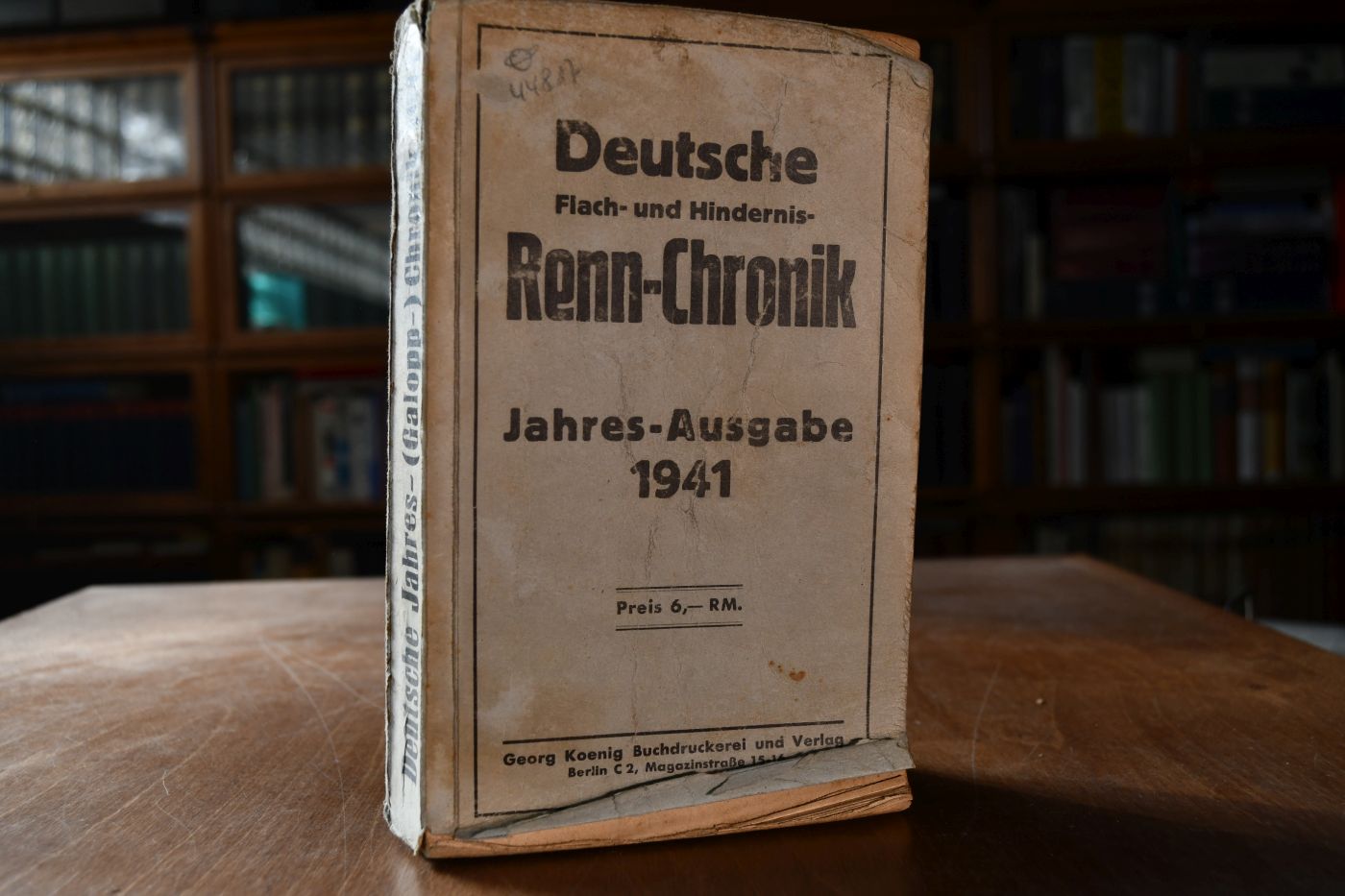 Galopp-Chronik für die deutschen Rennen. Jahres-Ausgabe 1941, enthält sämtliche im Jahre 1941 gelaufenen Flach- und Hindernisrennen.