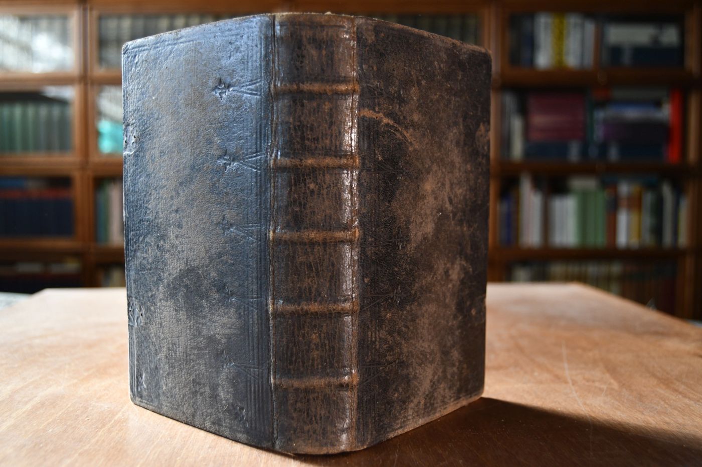 Kirchen-Gesangbuch, begreiffend vierhundert so wol alte als neue Lieder, welche mit beygefügten Beicht- und Abendmahls-Andachten, auch Evangelien, Abend-Lectionen und der Passions-Historie, zum Gebrauch der Eßlingischen Gemeinden, in Ordnung gebracht.