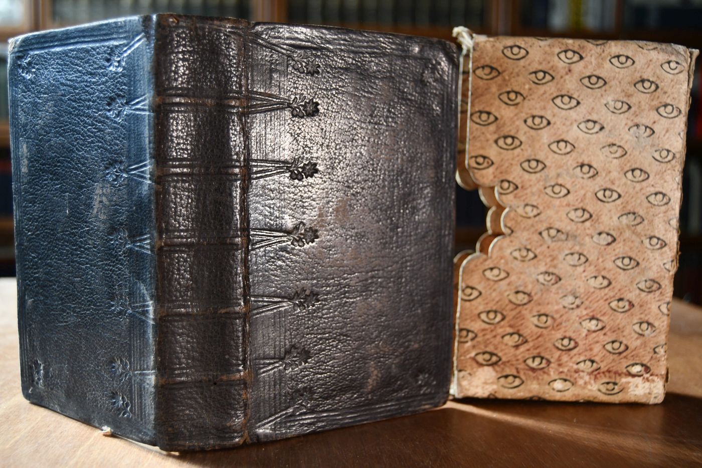 Wirtembergisches Gesangbuch, zum Gebrauch für Kirchen und Schulen von dem Herzoglichen Synodus nach dem Bedürfniß der gegenwärtigen Zeit eingerichtet. Beigebunden Sonn- Fest- und Feyertägliche Evangelien und Episteln.