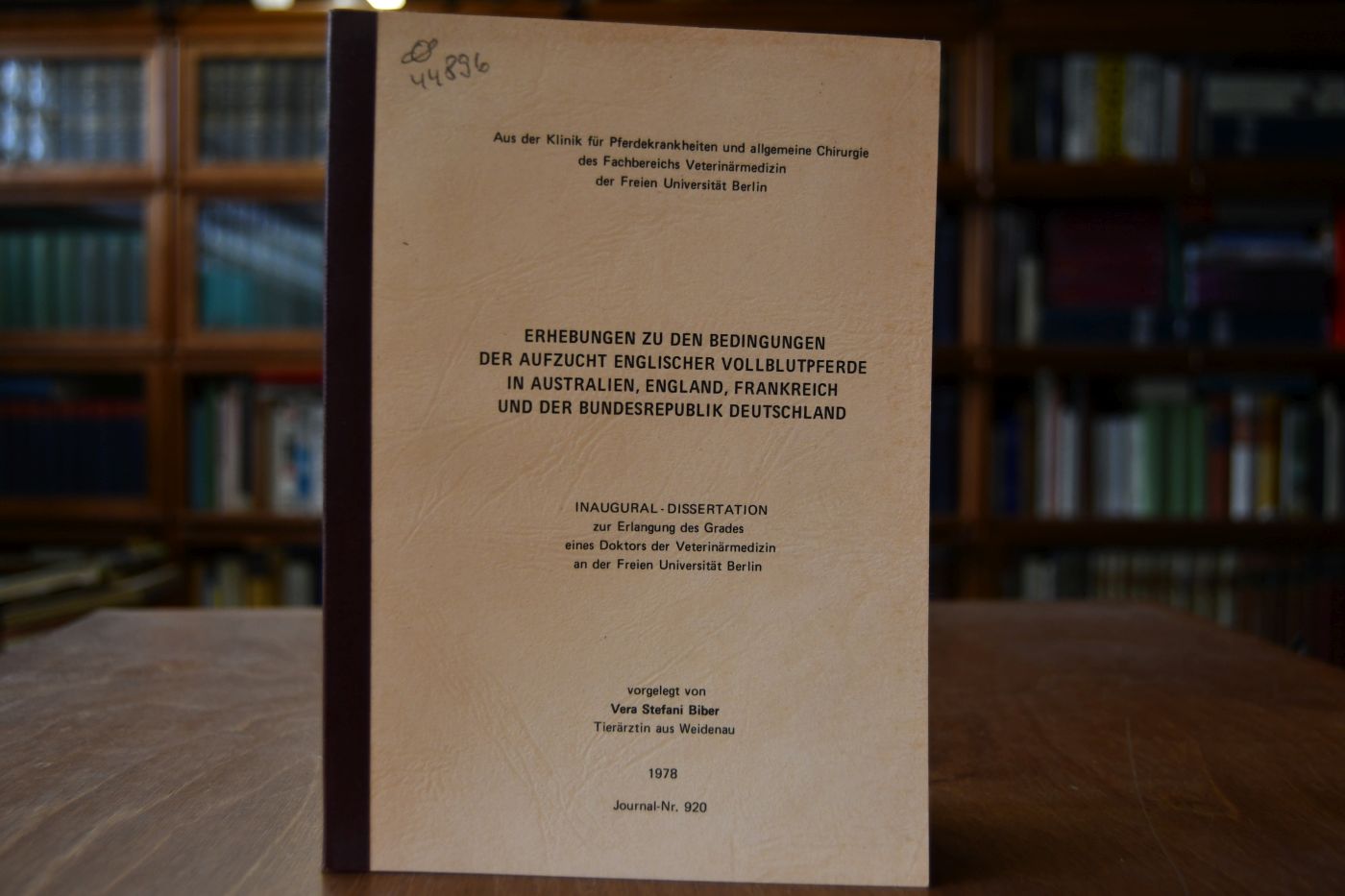 Erhebungen zu den Bedingungen der Aufzucht englischer Vollblutpferde in Australien, England, Frankreich und der Bundesrepublik Deutschland.