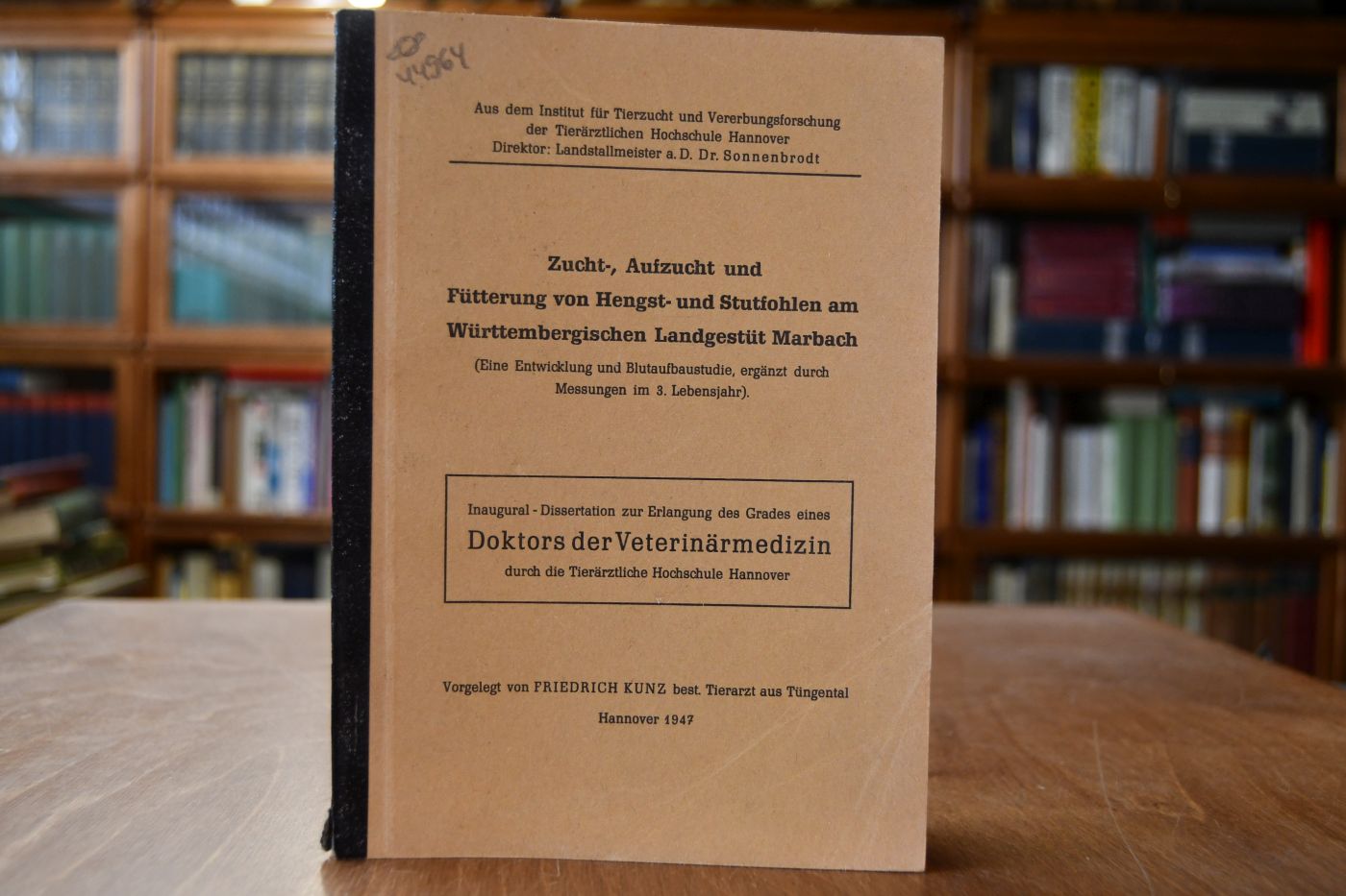Zucht-, Aufzucht und Fütterung von Hengst- und Stutfohlen am Württembergischen Landgestüt Marbach (Eine Entwicklung und Blutaufbaustudie, ergänzt durch Messungen im 3. Lebensjahr).