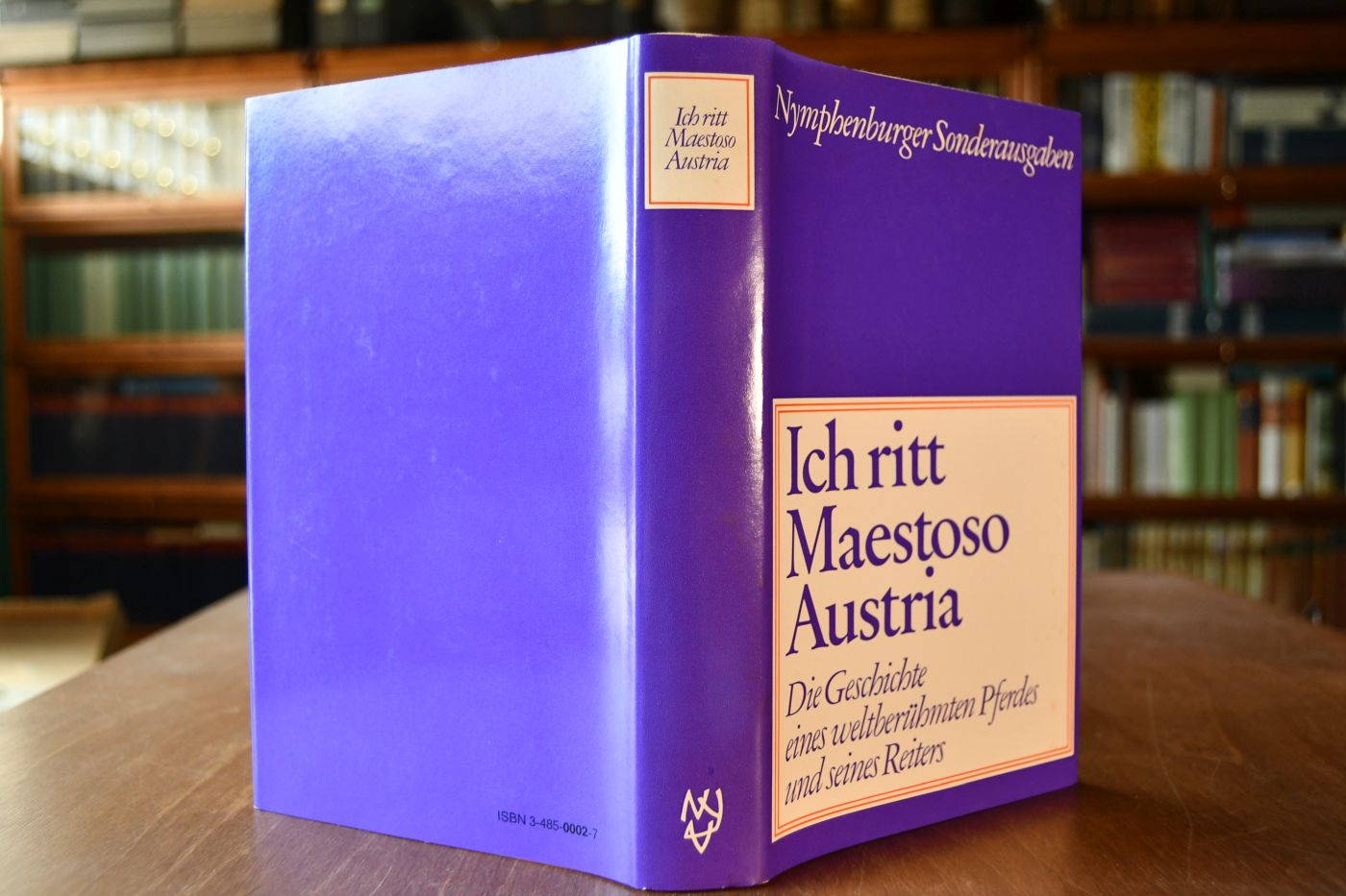 Ich ritt Maestoso Austria. Die Geschichte eines weltberühmten Pferdes und seines Reiters, erzählt von H.C. Opfermann.