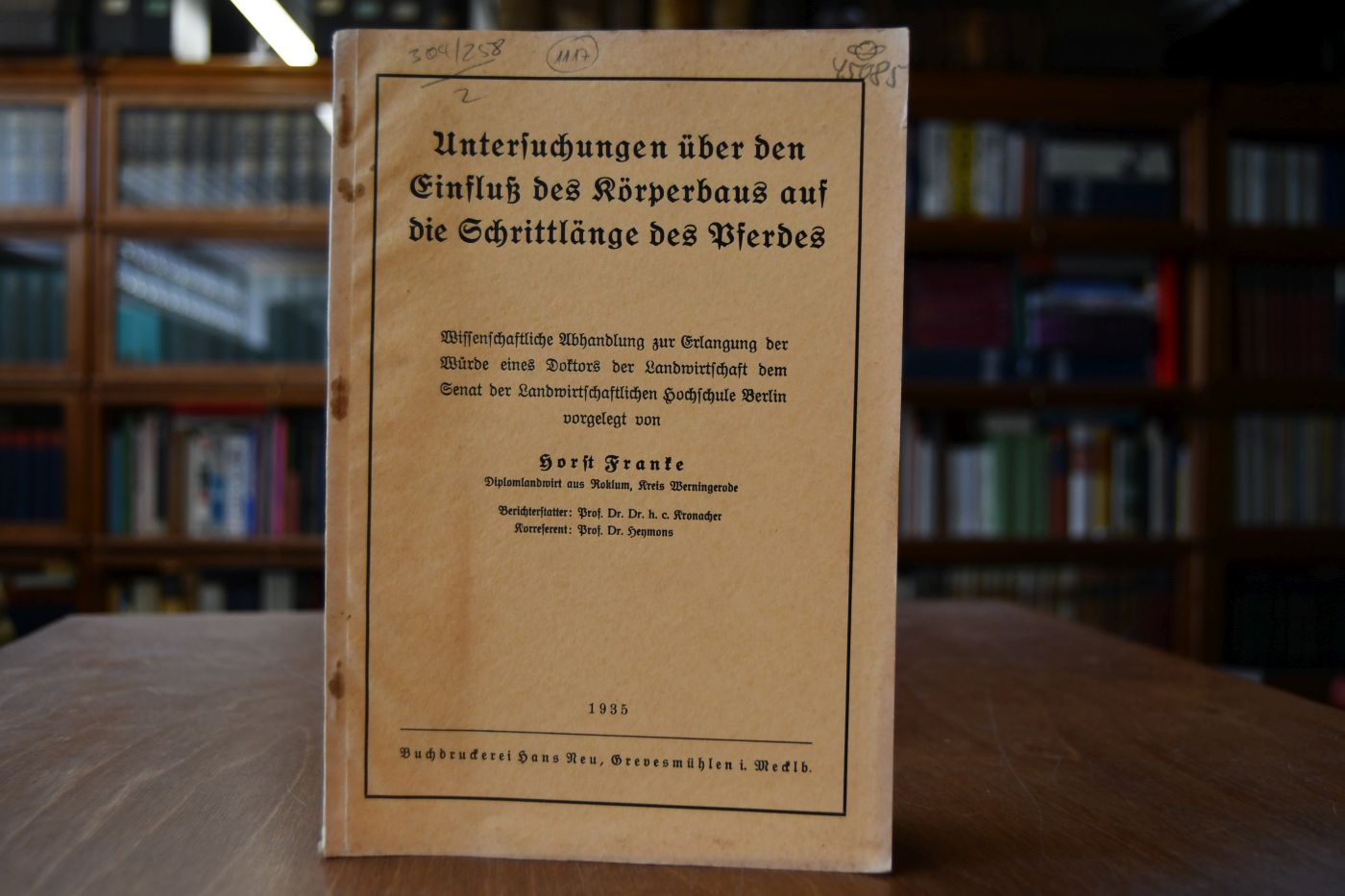 Untersuchungen über den Einfluß des Körperbaus auf die Schrittlänge des Pferdes.