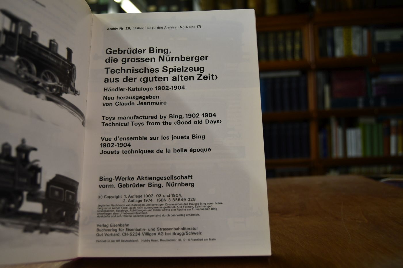 Gebrüder Bing, die grossen Nürnberger. Technisches Spielzeug aus der (guten alten Zeit). Händler-Kataloge 1902 - 1904 = Toys manufactured by Bing, 1902 - 1904.