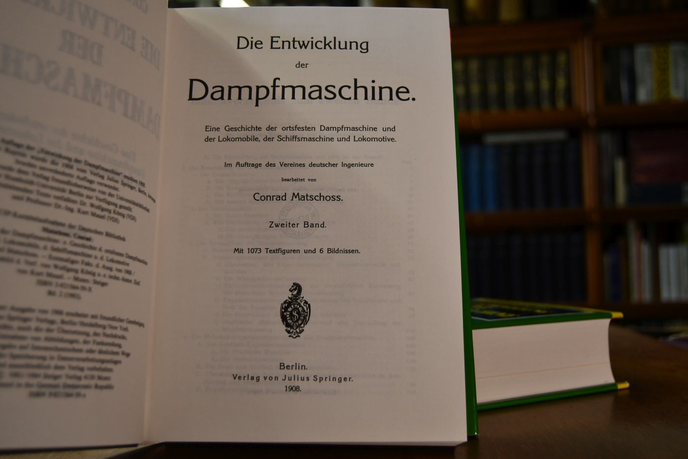 Die Entwicklung der Dampfmaschine. Eine Geschichte der ortsfesten Dampfmaschine und der Lokomobile, der Schiffsmaschine und der Lokomotive.