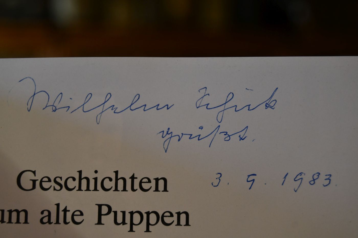 Geschichten um alte Puppen.