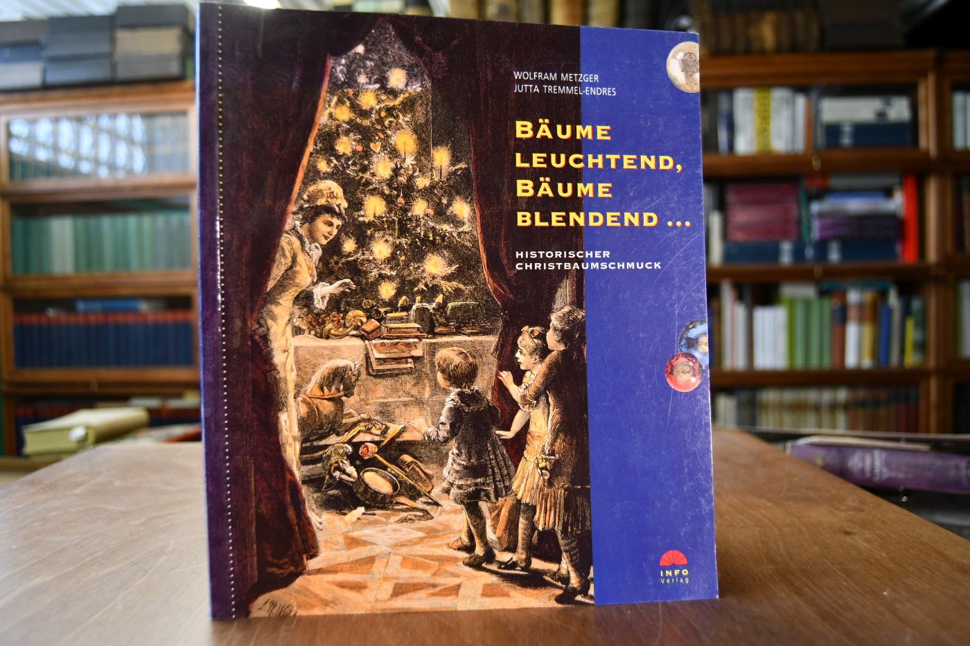 Bäume leuchtend, Bäume blendend. Historischer Christbaumschmuck [Katalog zur Ausstellung des Badischen Landesmuseums im Schloss Karlsruhe vom 9. November 1996 bis 23. Februar 1997].