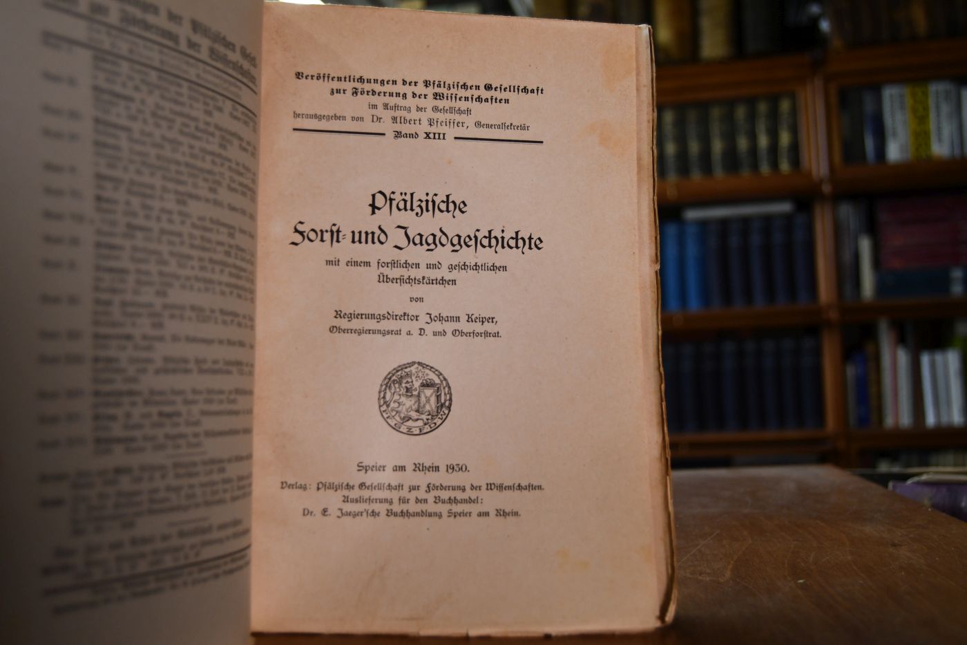 Pfälzische Forst- und Jagdgeschichte mit einem forstlichen und geschichtlichen Übersichtskärtchen.