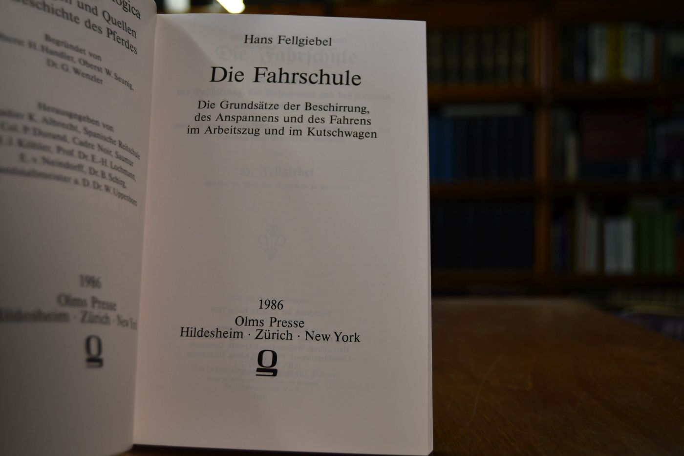 Die Fahrschule. Die Grundsätze der Beschirrung, des Anspannens und des Fahrens im Arbeitszug und im Kutschwagen.