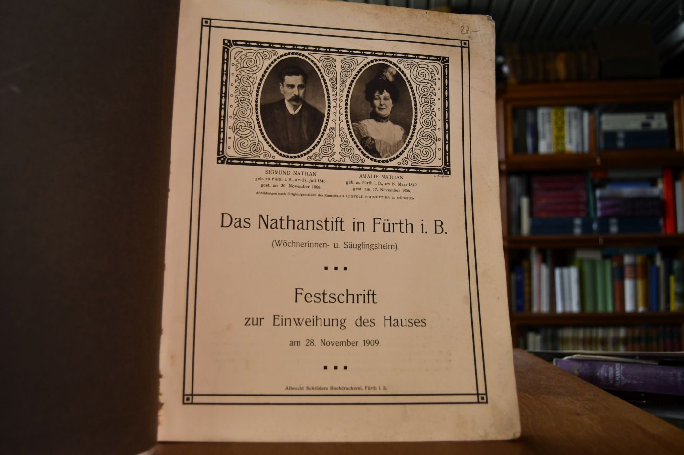 Das Nathanstift in Fürth i.B. (Wöchnerinnen- und Säuglingsheim). Festschrift zur Einweihung des Hauses am 28. November 1909.