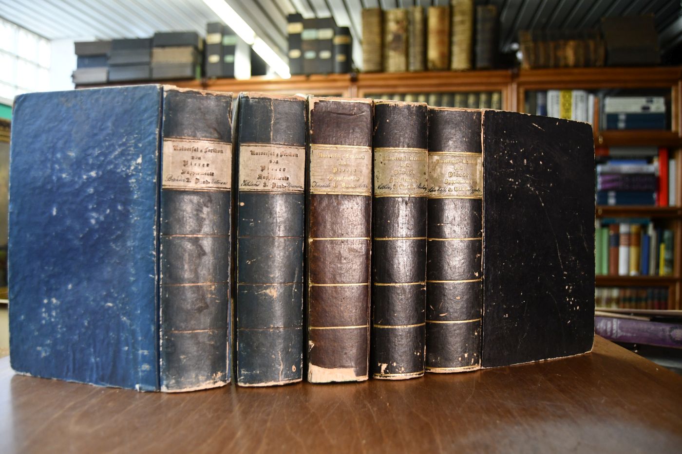 Universal-Lexikon oder vollständiges encyclopädisches Wörterbuch. 1.-26. Band und 6 Supplement-Bände.