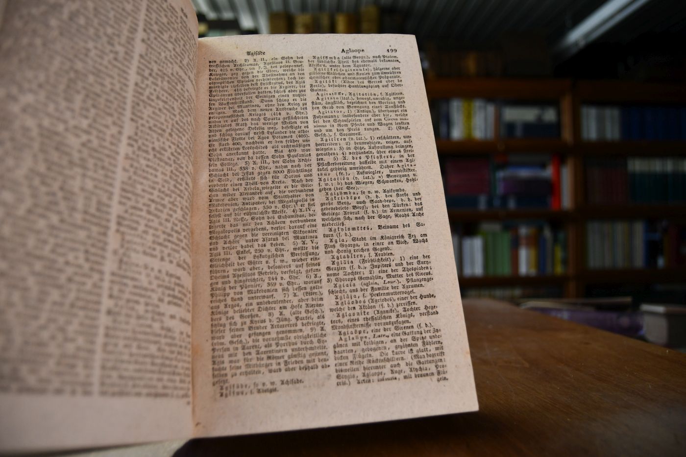 Universal-Lexikon oder vollständiges encyclopädisches Wörterbuch. 1.-26. Band und 6 Supplement-Bände.