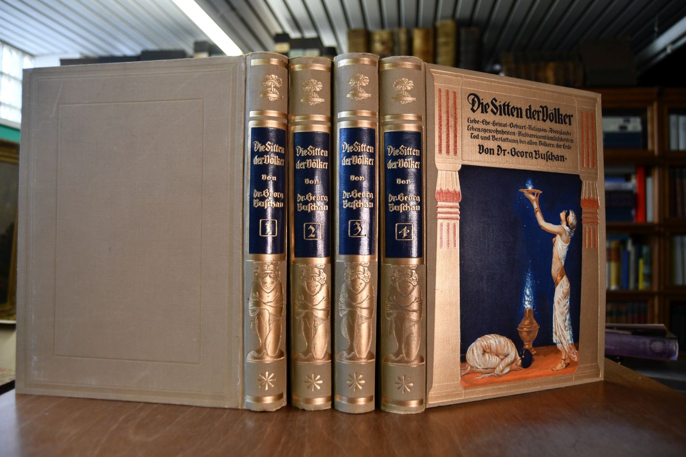 Die Sitten der Völker. Liebe, Ehe, Heirat, Geburt, Religion, Aberglaube, Lebensgewohnheiten, Kultureigentümlichkeiten, Tod und Bestattung bei allen Völkern der Erde. Bde. 1-4.
