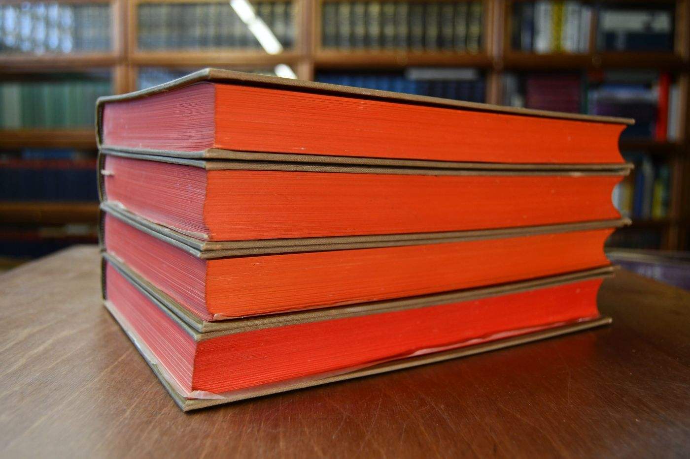 Die Sitten der Völker. Liebe, Ehe, Heirat, Geburt, Religion, Aberglaube, Lebensgewohnheiten, Kultureigentümlichkeiten, Tod und Bestattung bei allen Völkern der Erde. Bde. 1-4.