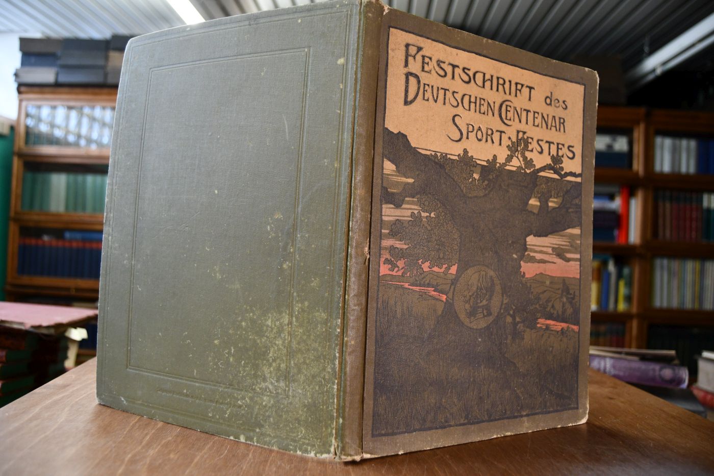 Festschrift des Deutschen Centenar-Sportfestes. Ein Beitrag zur Geschichte des deutschen Sports.