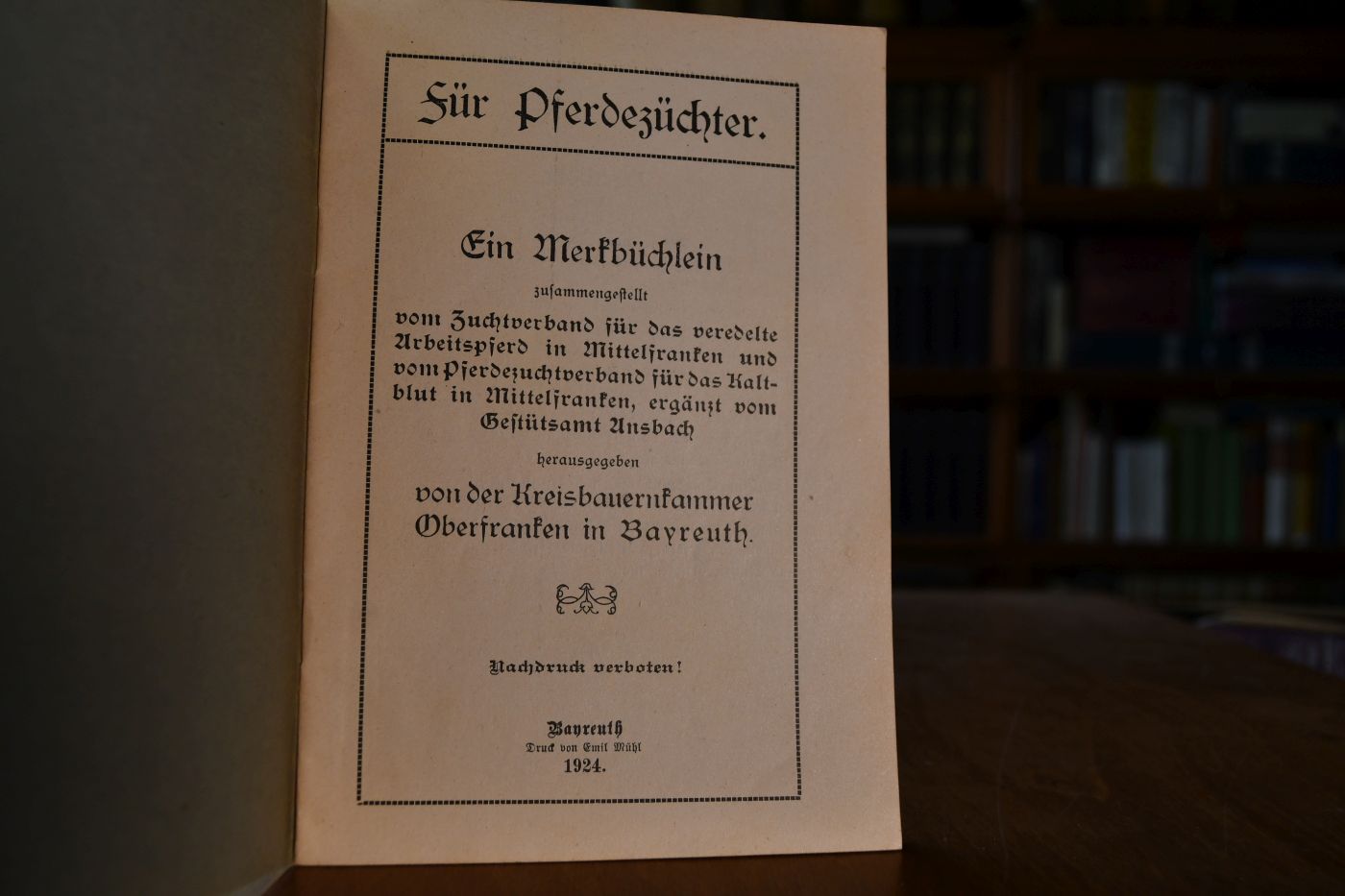 Ein Merkbüchlein zusammengestellt vom Zuchtverband für das veredelte Arbeitspferd in Mittelfranken und vom Pferdezuchtverband für das Kaltblut in Mittelfranken, ergänzt vom Gestütsamt Ansbach.