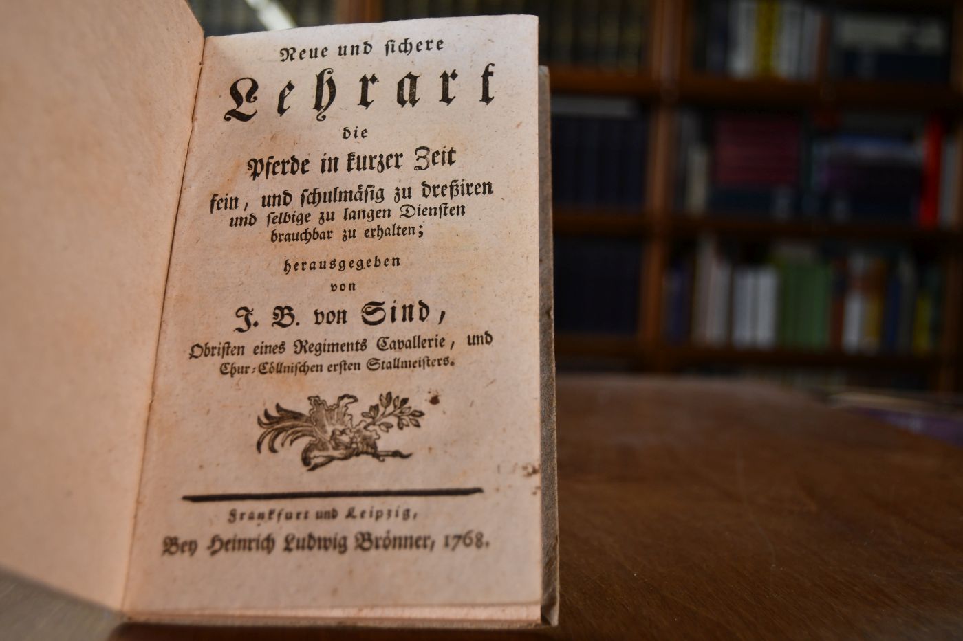 Neue und sichere Lehrart die Pferde in kurzer Zeit fein, und schulmäsig zu dreßiren und selbige zu langen Diensten brauchbar zu erhalten.