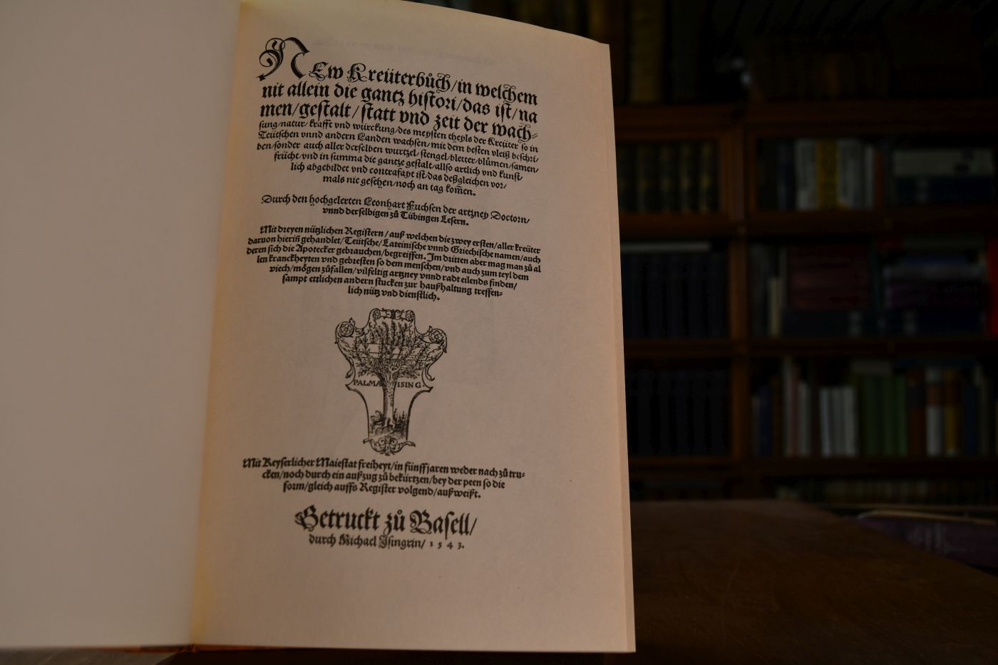 New Kreüterbuch in welchem nit allein die gantz histori ... mit dem besten Vleiß beschrieben, sonder auch aller derselben Wurtzel, Stengel, Bletter, Blumen, Samen, Frücht ... ; mit dreyen nützlichen Registern.