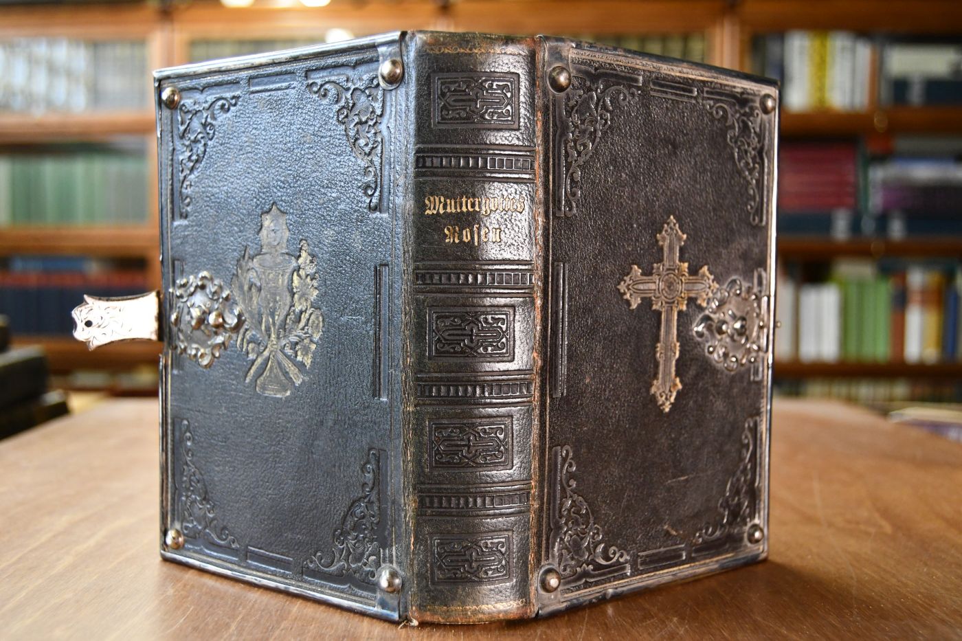 Muttergottesrosen. Vollständiges Gebet-, Trost- und Erbauungs-Buch, besonders zur eifrigen Verehrung und Anrufung der göttlichen Mutter.