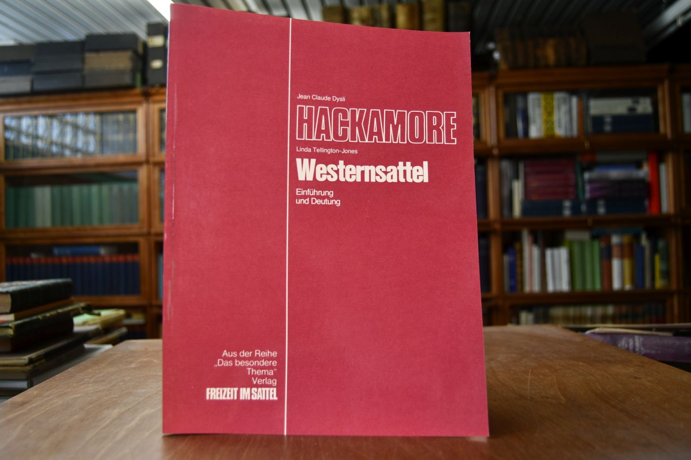 Hackamore + Westernsattel.