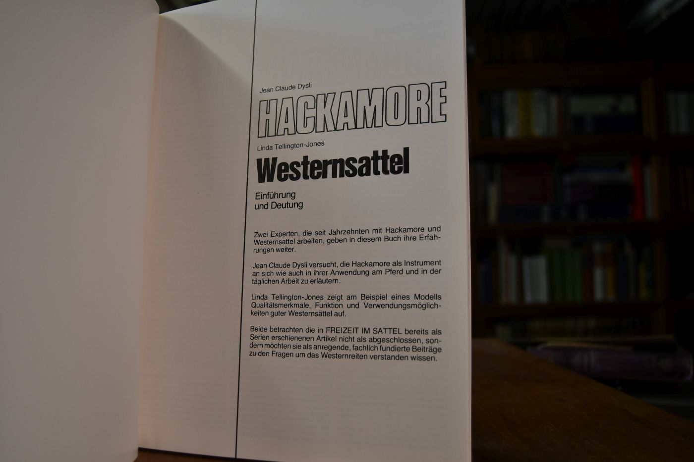 Hackamore + Westernsattel.