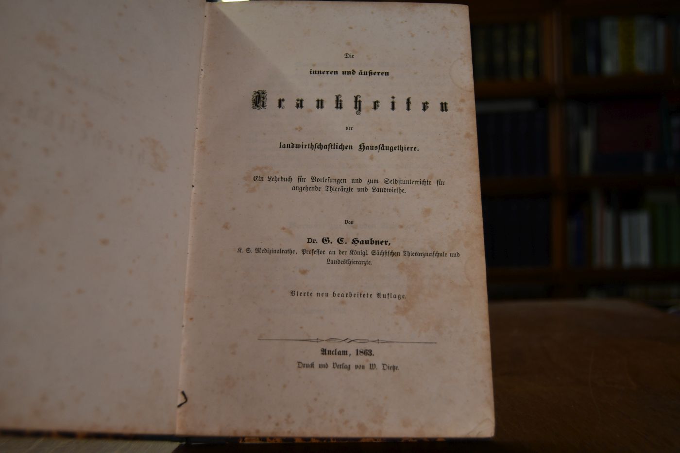 Die inneren und äußeren Krankheiten der landwirthschaftlichen Haussäugethiere. Ein Lehrbuch für Vorlesungen und zum Selbstunterricht für angehende Thierärzte und Landwirthe.