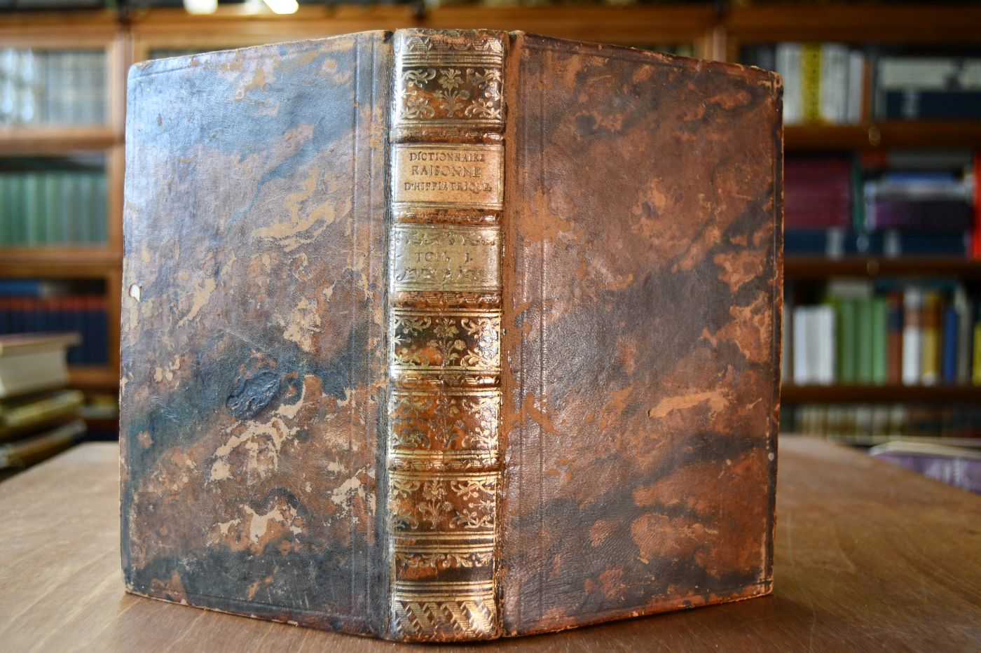 Dictionnaire raisonne d`hippiatrique, Cavalerie, Manege et Marechalerie. Tome premier A-H.