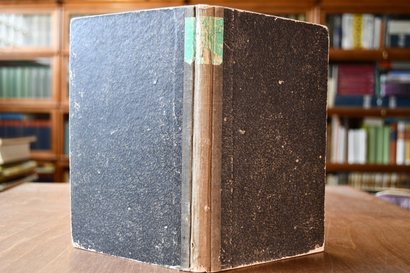 Biblia Hebraica, secundum editiones, Ios. Athiae, Ioannis Leusden, Io. Simonis Aliorumque, inprimis Everardi van der Hooght, recensuit sectionum propheticarum recensum et explicationem clavemque marorethicam et rabbinicam addidit Augustus Hahn. Quinque Libri Mosis.