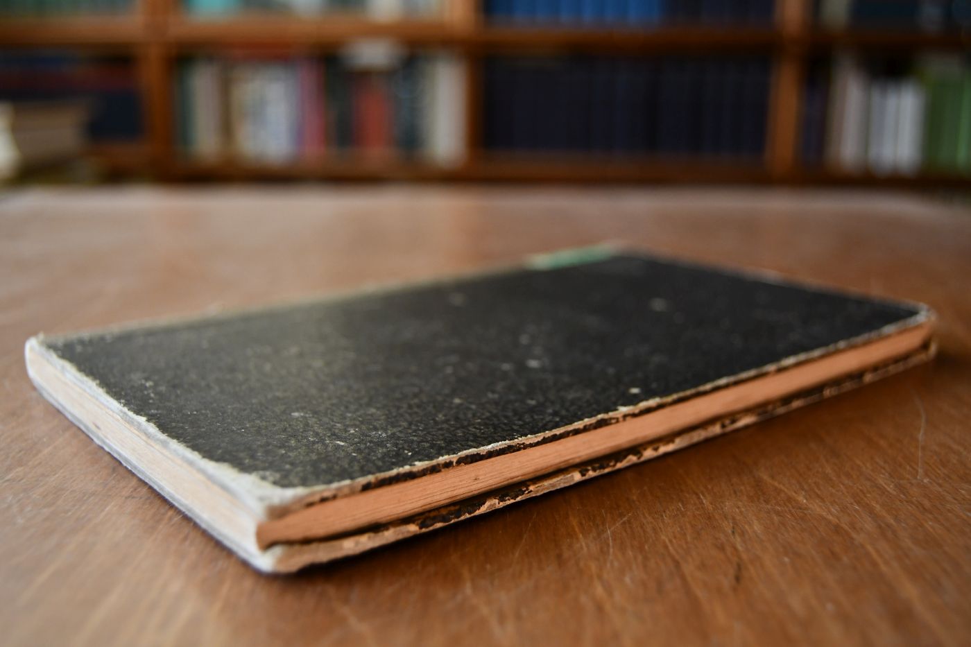 Biblia Hebraica, secundum editiones, Ios. Athiae, Ioannis Leusden, Io. Simonis Aliorumque, inprimis Everardi van der Hooght, recensuit sectionum propheticarum recensum et explicationem clavemque marorethicam et rabbinicam addidit Augustus Hahn. Quinque Libri Mosis.