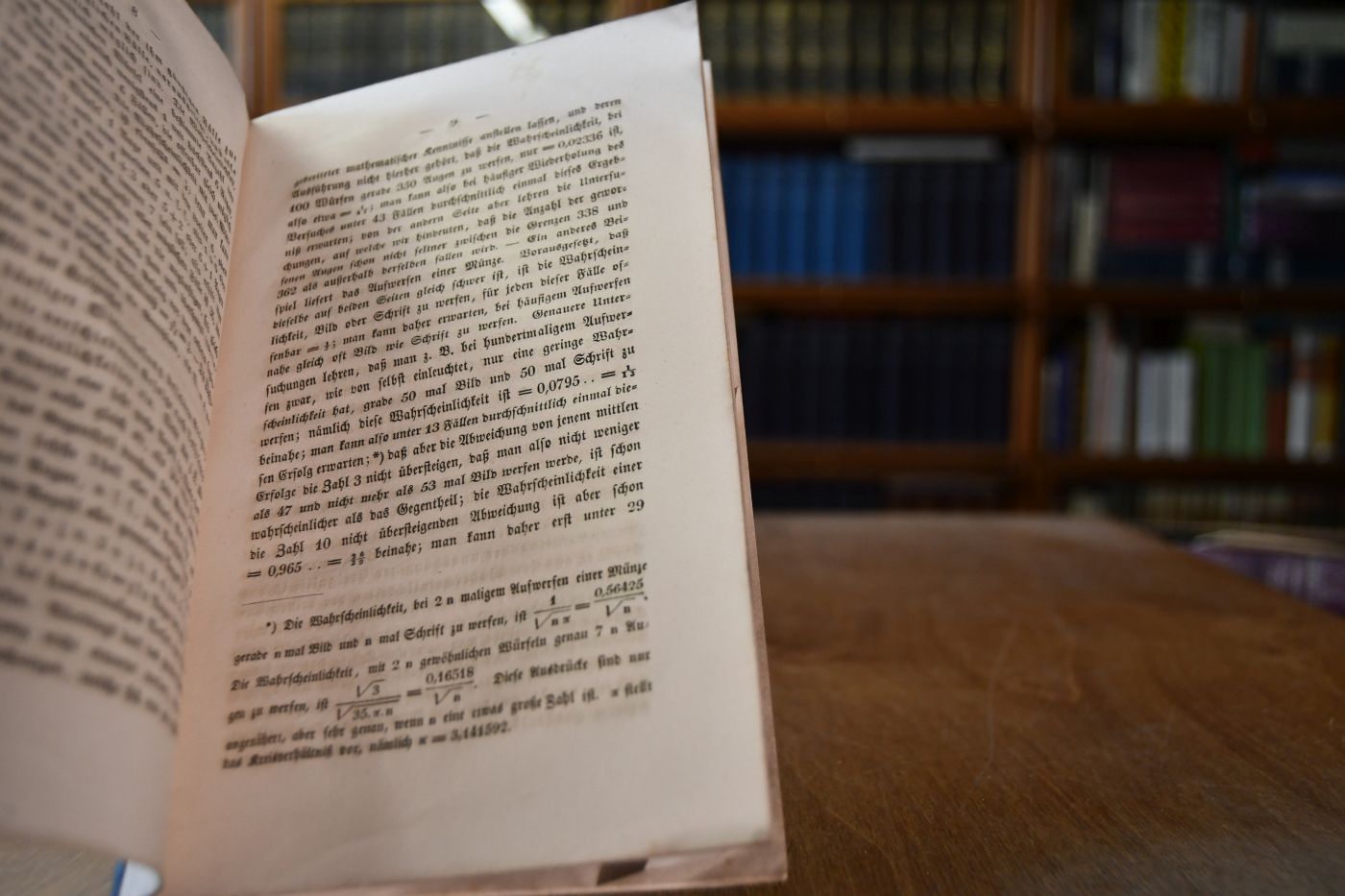 Die Einrichtung der Classen-Lotterie mit Freiloosen, in Hinsicht auf ihren durchschnittlichen Erfolg für Unternehmer und Spieler arithmetisch beleuchtet.