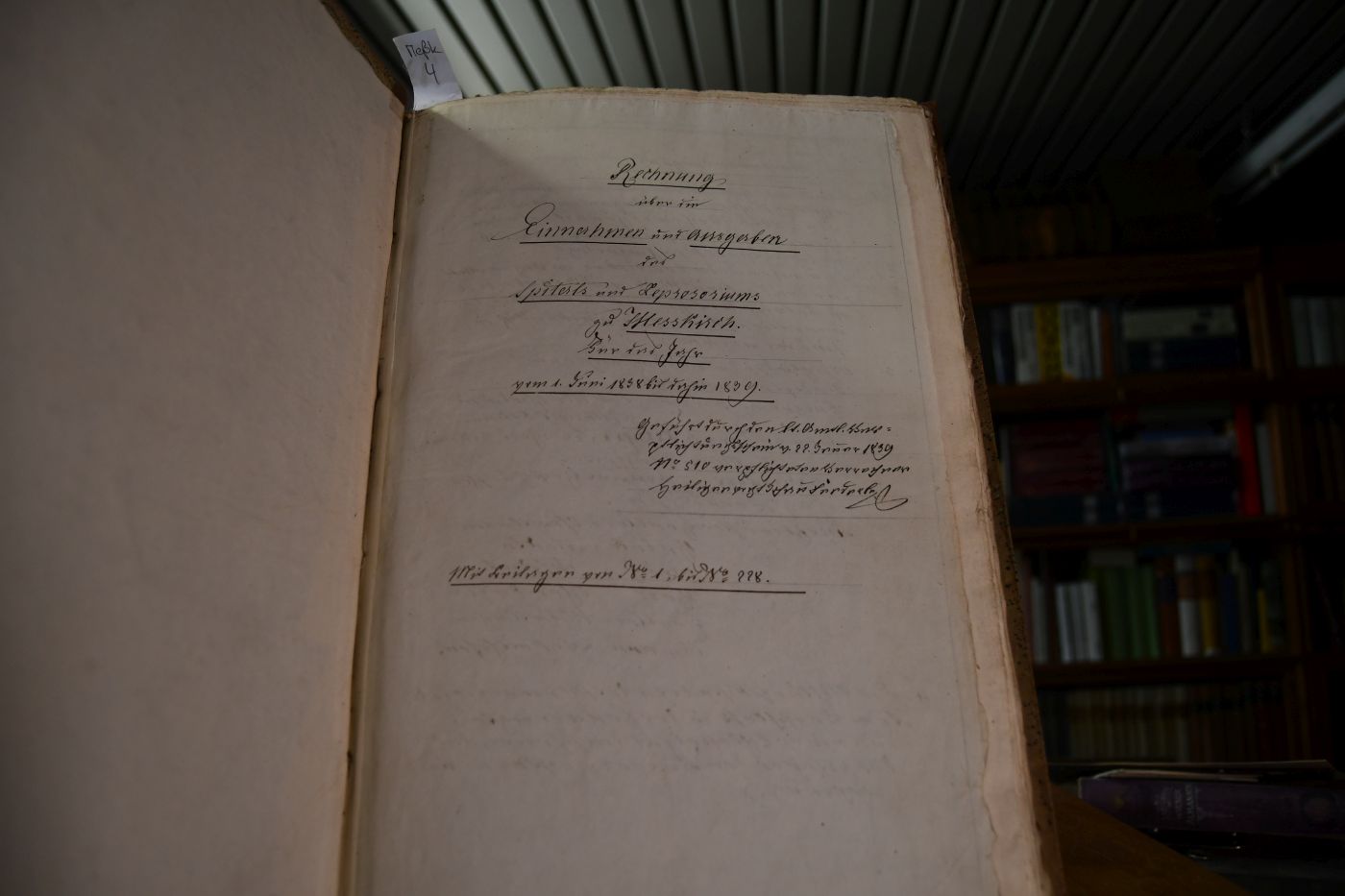 Rechnung über die Einnahmen und Ausgaben des Spitals und Leprosiorums zu Meßkirch für das Jahr vom 1. Juni 1838 bis 10. Jenner 1839, an welchem Tage die Verwaltung von dem bisherigen Verrechner an den neuen Verwalter übertragen wurde. Und ein zweiter Band, der vom 22. Januar bis zm 31. Mai 1839 reicht.