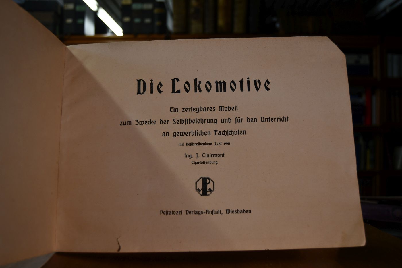 Die Lokomotive. Ein zerlegbares Modell zum Zwecke der Selbstbelehrung und für den Unterricht an gewerblichen Fachschulen mit beschreibendem Text.