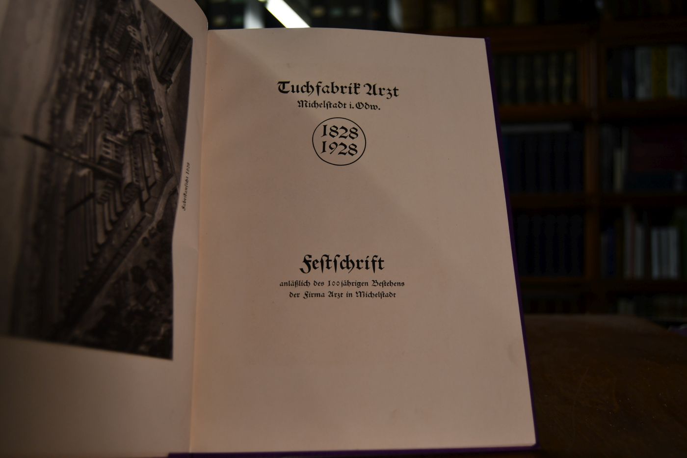 Tuchfabrik Arzt, Michelstadt i. Odw. 1828-1928. Festschrift anläßlich des 100jährigen Bestehens der Firma Arzt in Michelstadt.