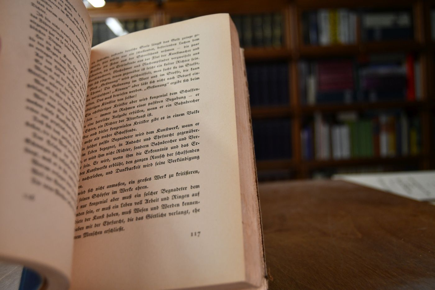 Zeitliches und Ewiges. Die schaffende Freud - das schaffende Leid.