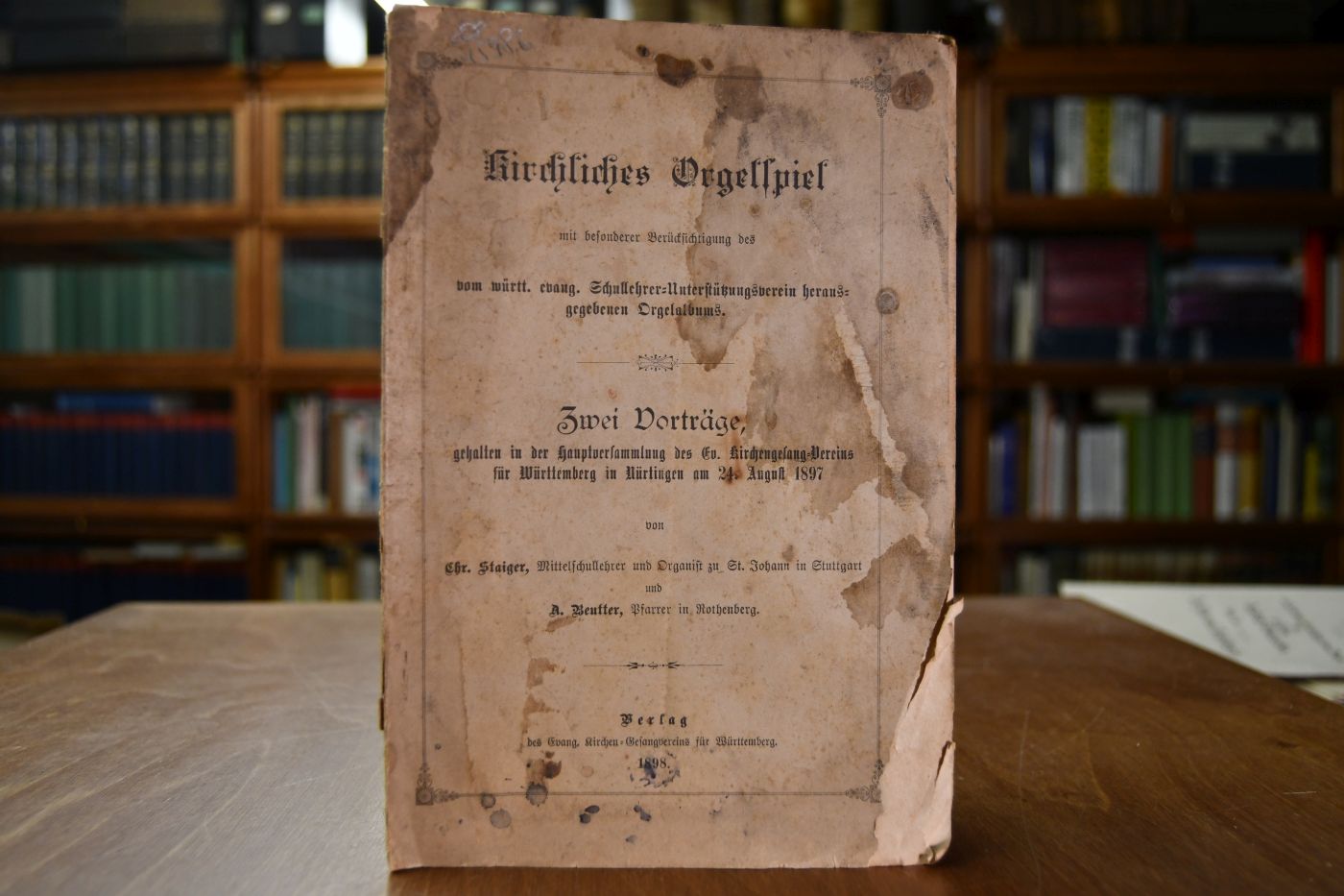 Kirchliches Orgelspiel mit besonderer Berücksichtigung des vom württ. evang. Schullehrer-Unterstützungsverein herausgegebenen Orgelalbums. Zwei Vorträge gehalten in der Hauptversammlung des Evang. Kirchengesang-Vereins für Württemberg in Nürtingen am 24. August 1897.