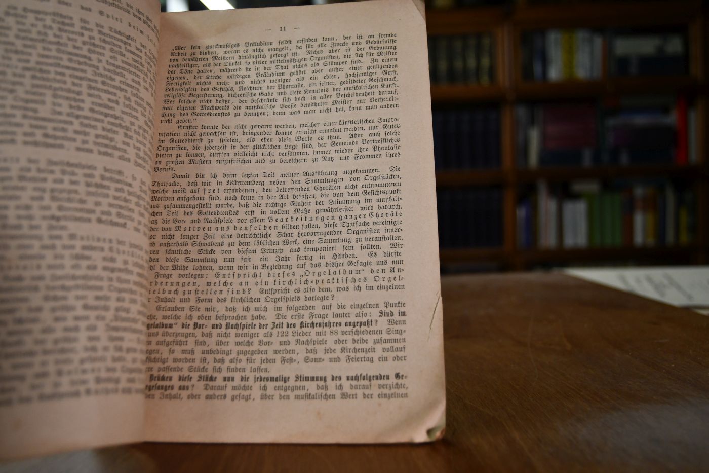 Kirchliches Orgelspiel mit besonderer Berücksichtigung des vom württ. evang. Schullehrer-Unterstützungsverein herausgegebenen Orgelalbums. Zwei Vorträge gehalten in der Hauptversammlung des Evang. Kirchengesang-Vereins für Württemberg in Nürtingen am 24. August 1897.