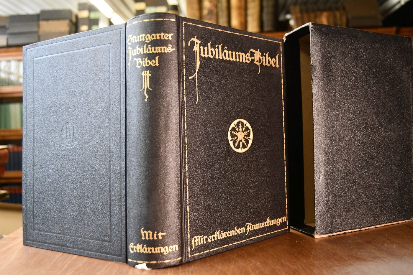 Stuttgarter Jubiläumsbibel. Die Heilige Schrift des Alten und Neuen Testaments nach der deutschen Übersetzung D. Martin Luthers. Mit erklärenden Anmerkungen.