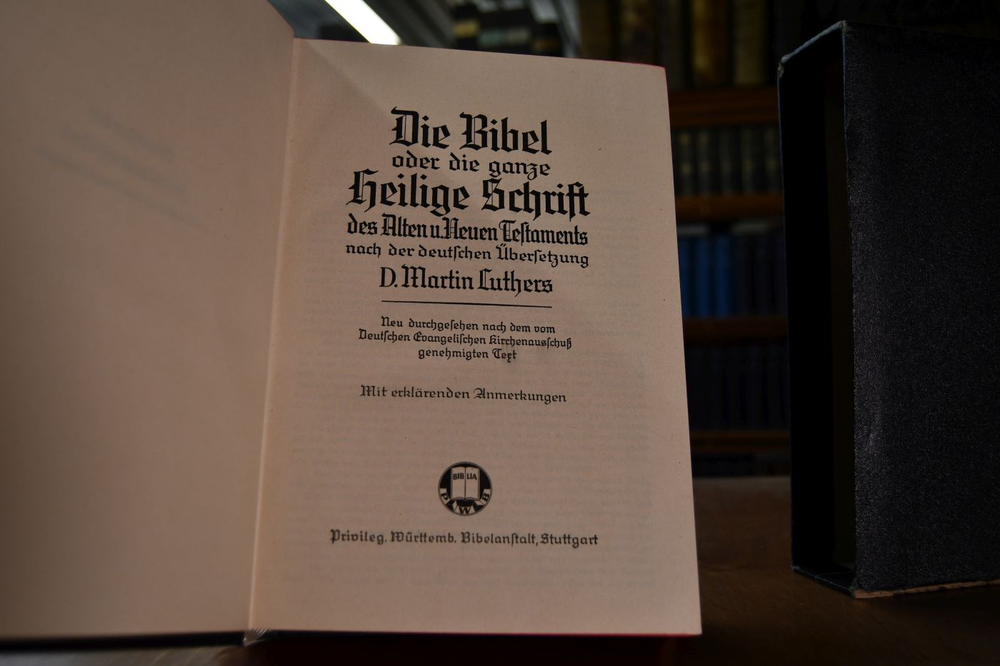 Stuttgarter Jubiläumsbibel. Die Heilige Schrift des Alten und Neuen Testaments nach der deutschen Übersetzung D. Martin Luthers. Mit erklärenden Anmerkungen.