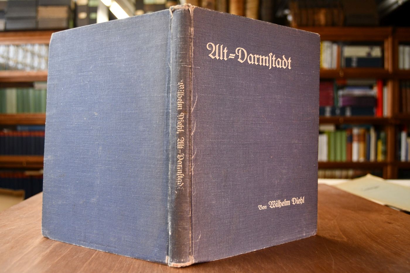 Alt-Darmstadt. Kulturgeschichtliche Bilder aus Dsarmstadts Vergangenheit in gesammelten Aufsätzen.
