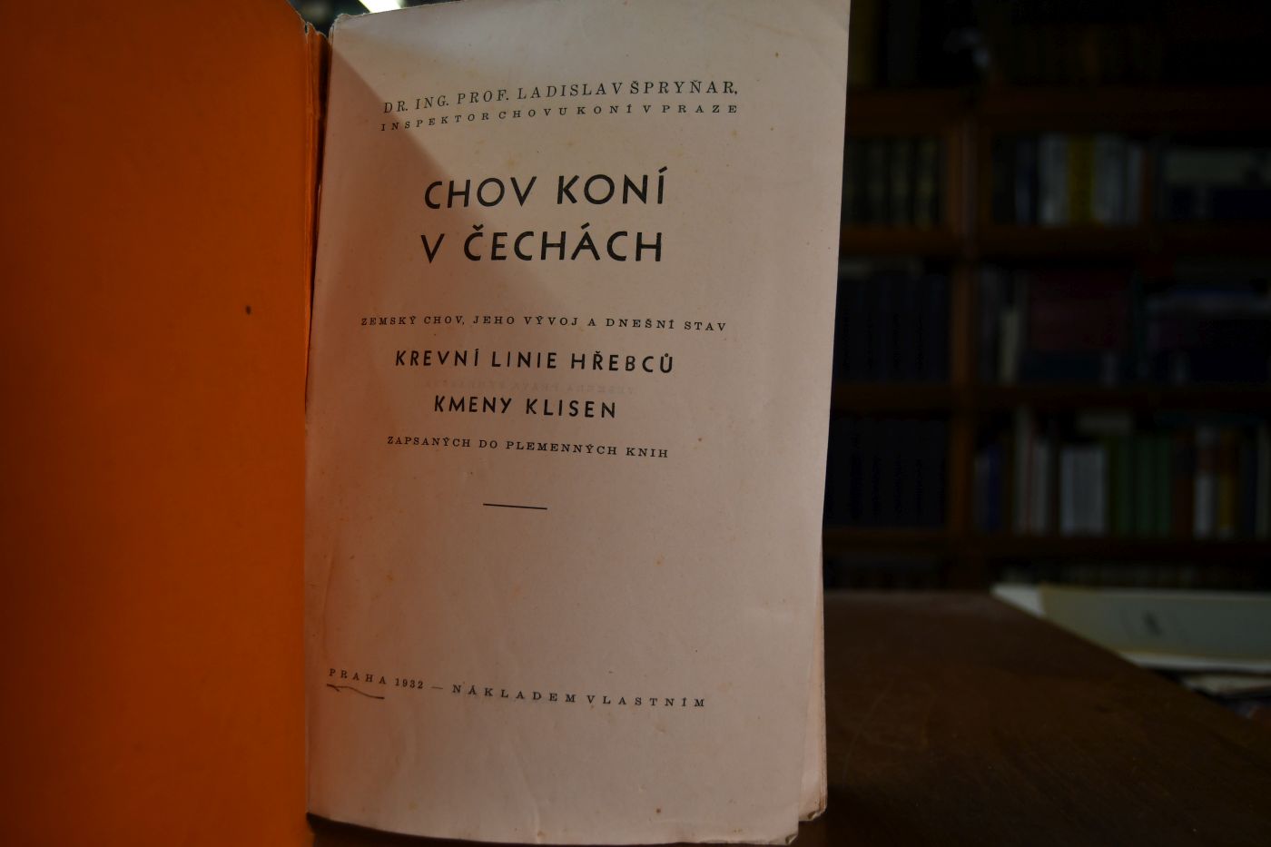 Chov koni v cechach. Zemsky chov jeho vyvoj a dnesni stav krevni linie hrebcu kmeny klisen zapsanych do plemennych knih