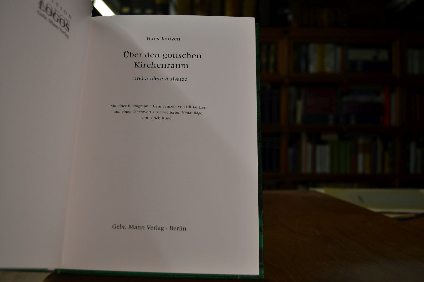 Über den gotischen Kirchenraum und andere Aufsätze.