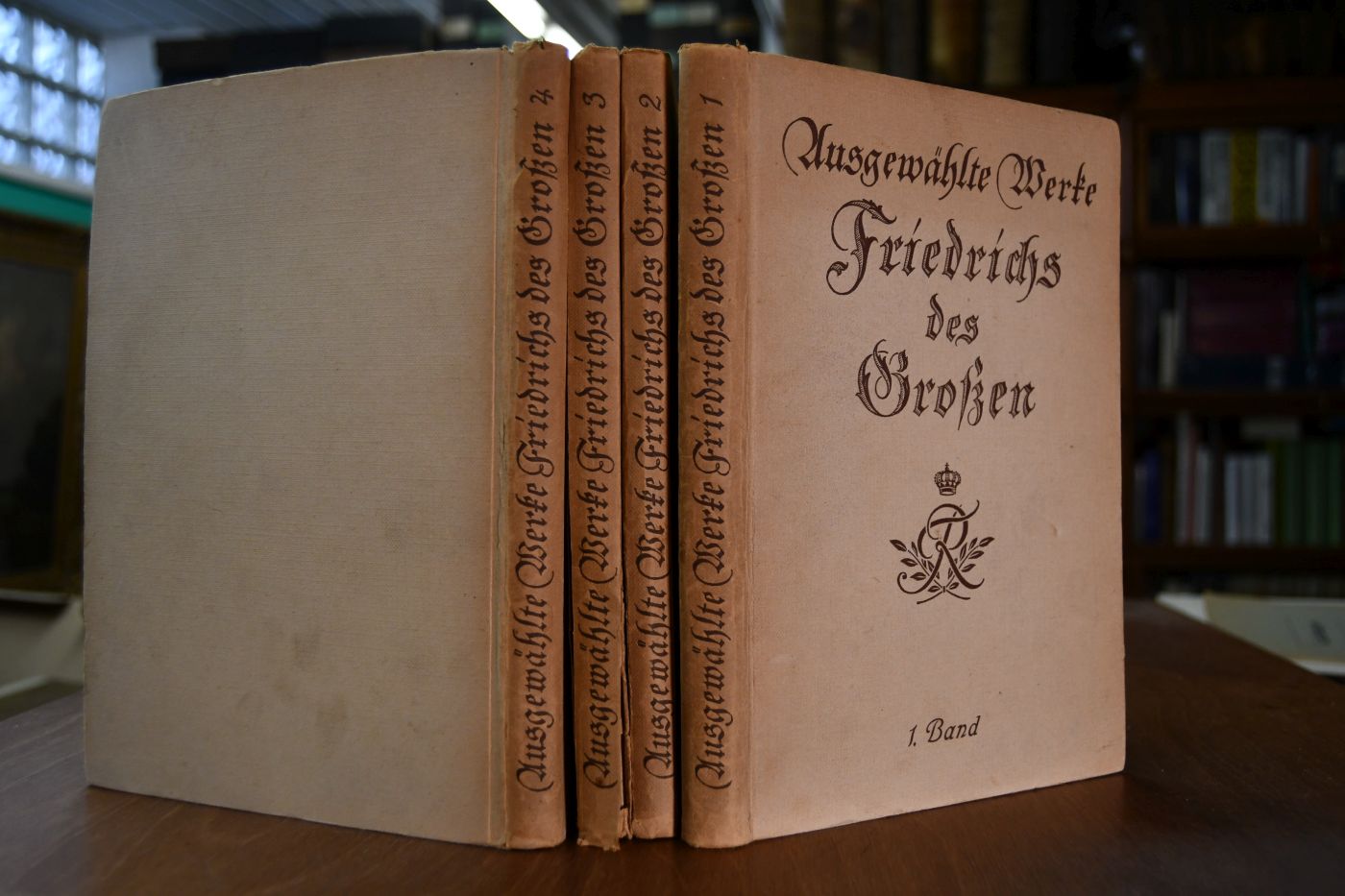 Ausgewählte Werke Friedrichs des Großen. In deutscher Übersetzung. Mit Illustrationen von Adolph von Menzel. Bde. 1-4.