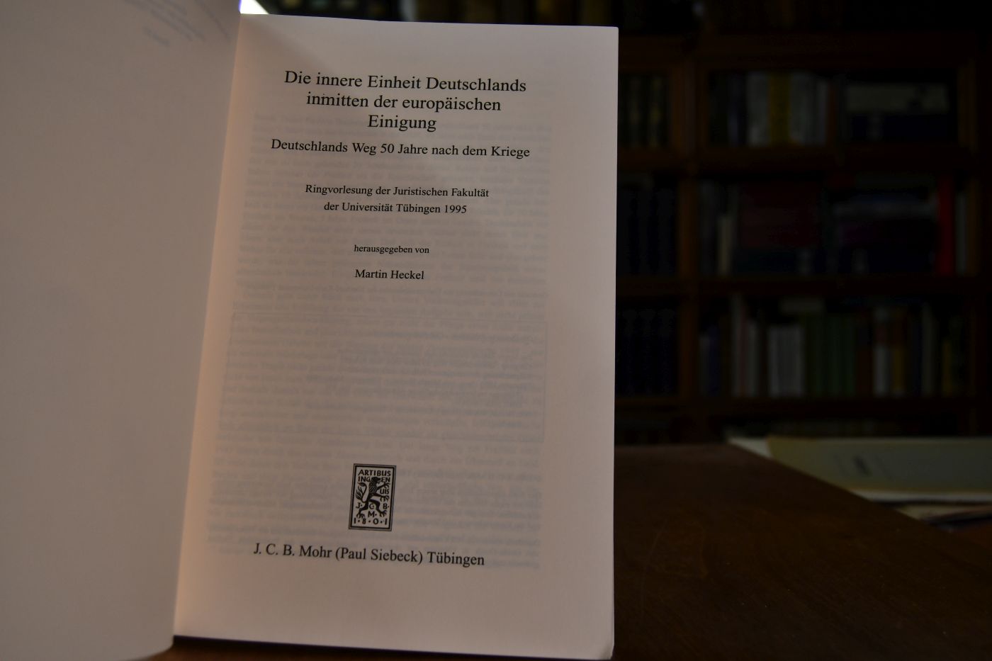Die innere Einheit Deutschlands inmitten der europäischen Einigung. Deutschlands Weg 50 Jahre nach dem Kriege ; Ringvorlesung der Juristischen Fakultät der Universität Tübingen 1995.
