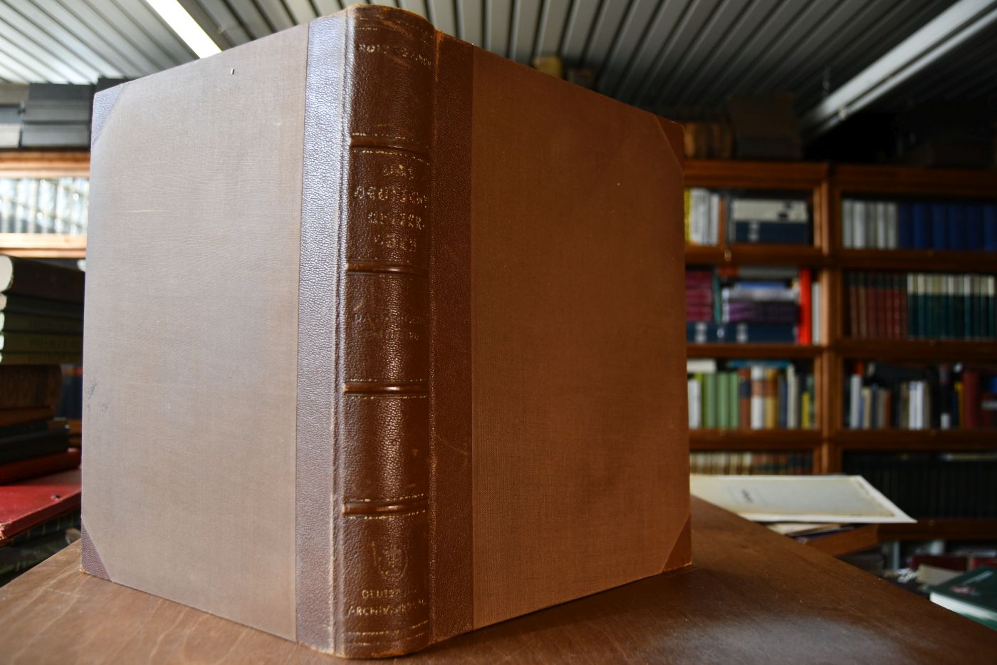 Das deutsche Reiterbuch, Pferdezucht und Pferdesport in Großdeutschland, unter der Schirmherrschaft Seiner Exzellenz Herrn Generalfeldmarschall v. Mackensen und unter Mitwirkung führender Persönlichkeiten der Reichsministerien, des Oberkommandos des Heeres, der Reichsinspektion für Reit- und Fahrausbildung, der Organisation "Dienst am Pferde" (Reichsnährstand), der Obersten Behörden, des Reichsverbandes für Zucht und Prüfung deutschen Warmbluts sowie anderer Verbände und amtlicher Stellen.