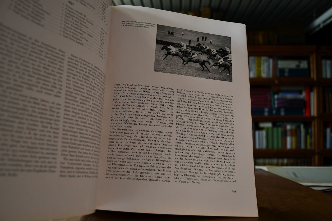 Das deutsche Reiterbuch, Pferdezucht und Pferdesport in Großdeutschland, unter der Schirmherrschaft Seiner Exzellenz Herrn Generalfeldmarschall v. Mackensen und unter Mitwirkung führender Persönlichkeiten der Reichsministerien, des Oberkommandos des Heeres, der Reichsinspektion für Reit- und Fahrausbildung, der Organisation "Dienst am Pferde" (Reichsnährstand), der Obersten Behörden, des Reichsverbandes für Zucht und Prüfung deutschen Warmbluts sowie anderer Verbände und amtlicher Stellen.