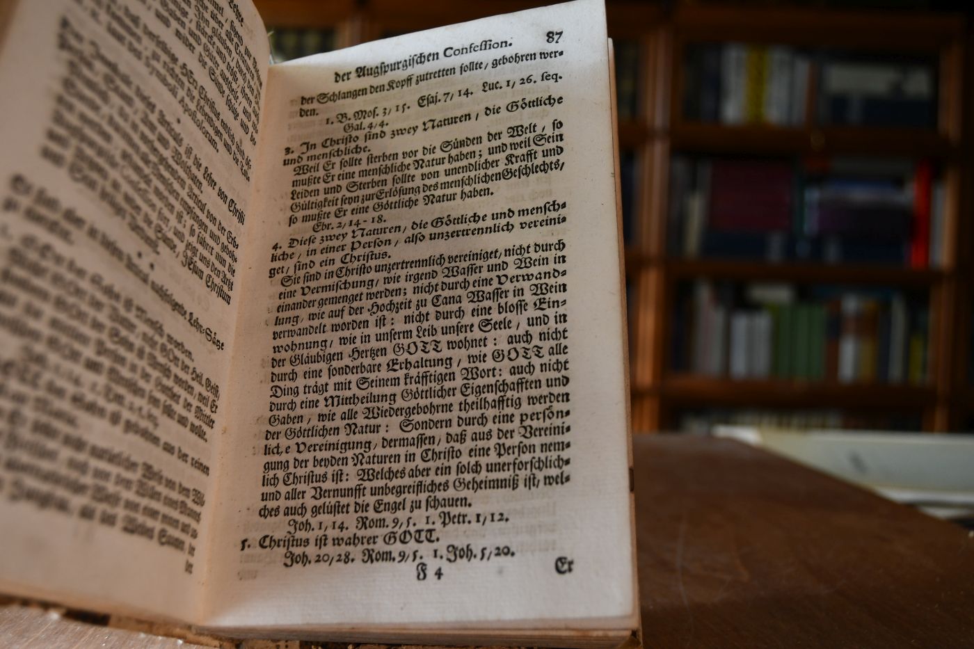 Die Ehre und Lehre Der Augspurgischen Confession Zum Behuf und Nutzen Der Evangelischen Schul=Jugend Summarischer Weise erläutert und bewähret/ Auch Mit Historischen aus der Heil. Schrifft genommenen Sinnbildern vorgestellet Von Johannes Weidner [...] Ausgegeben und verlegt Durch Johann Andreas Pfeffel.